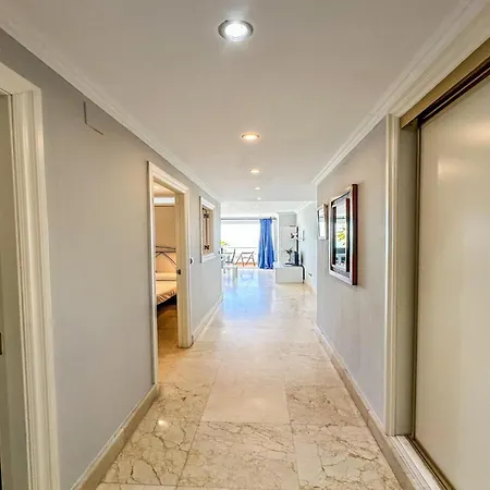 Apartment Seaview With Bajondillo Access *